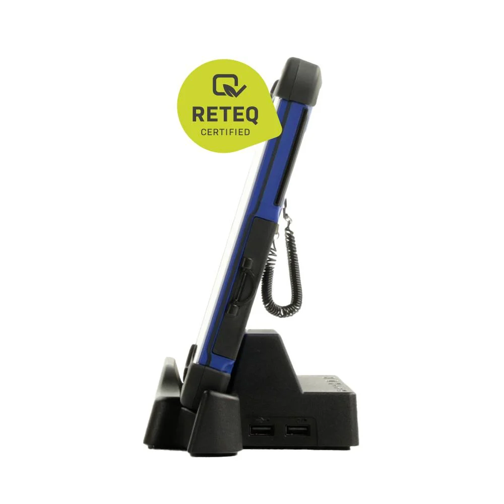 Seitansicht robustes Tablet in Dockingstation, Reteq zertifi