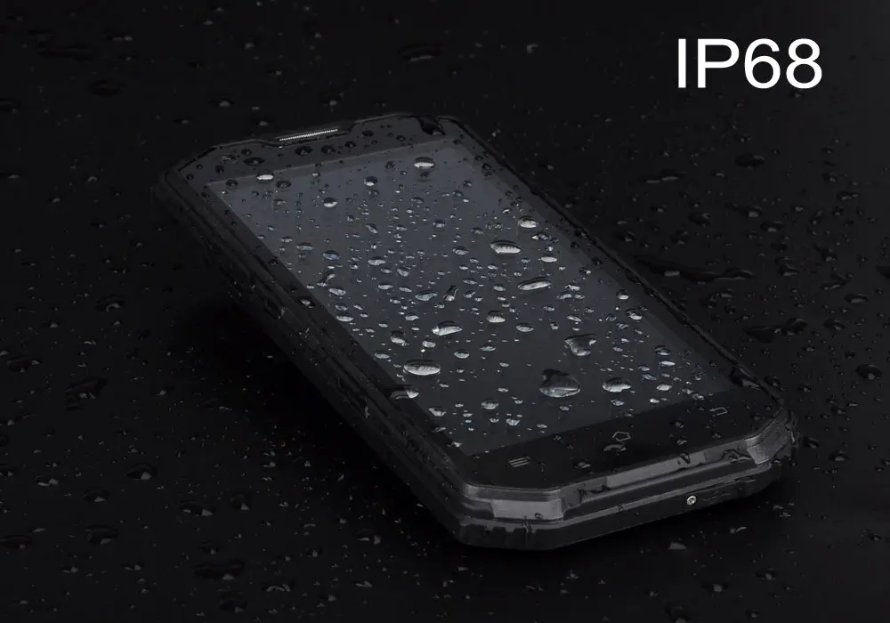 Robustes Smartphone mit IP68, nass mit Wassertropfen